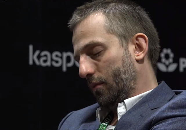 Dai kien tuong co vua ngu gat giua van dau hinh anh