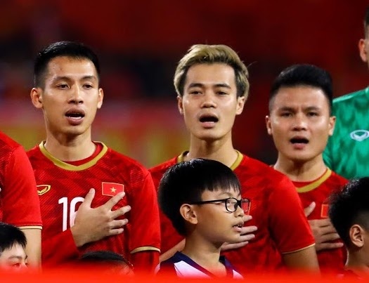 Cau thu Viet Nam quyen gop phong chong dich hinh anh