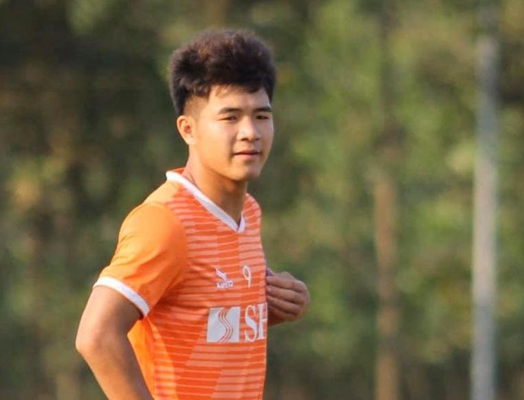 Ha Duc Chinh khoe manh tro lai hinh anh