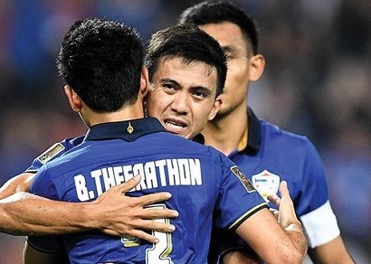 Cau thu Thai Lan vo no tung 2 lan doi dau tuyen Viet Nam hinh anh