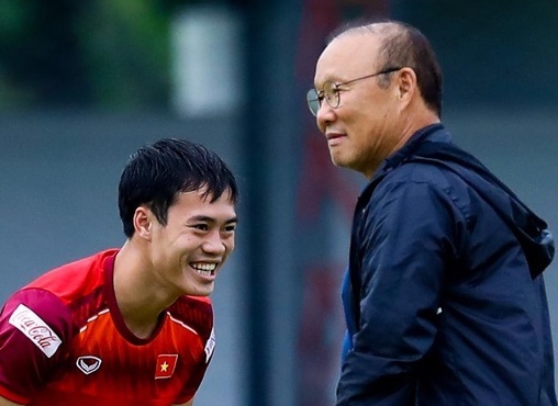 BLV Anh Ngoc: 'HLV Park khong vo tinh lo ten 4 cau thu' hinh anh