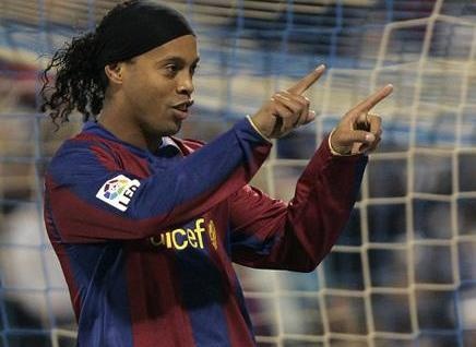 Man bit mat tang bong cua Ronaldinho 8 nam truoc hinh anh