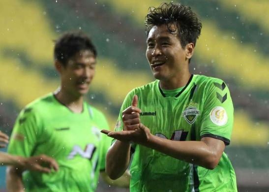 Cac CLB Han Quoc hanh dong y nghia khi thi dau tro lai hinh anh