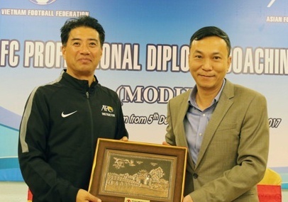 Tan GDKT VFF tung muon xe may de hoan thanh buoi day HLV Viet Nam hinh anh