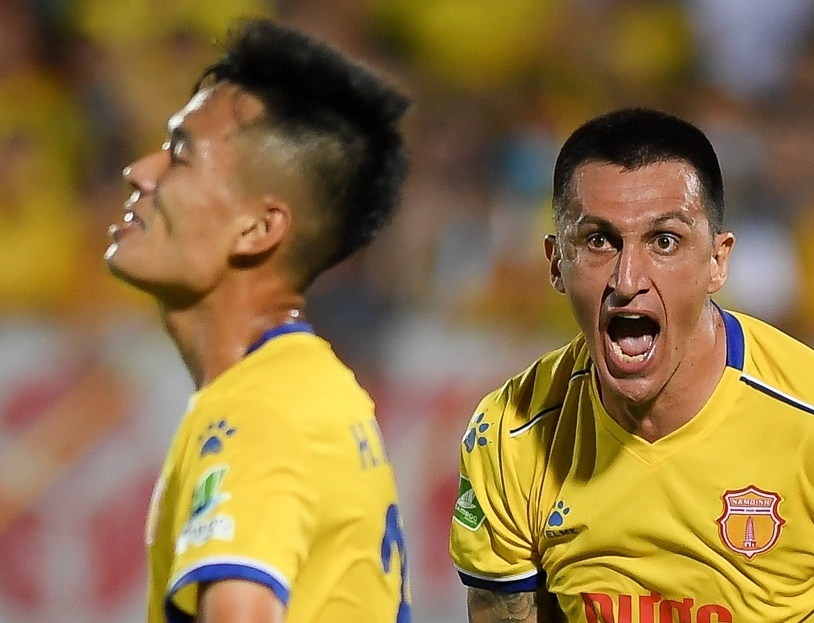 Do Merlo giai thich tinh huong noi gian voi dong doi hinh anh