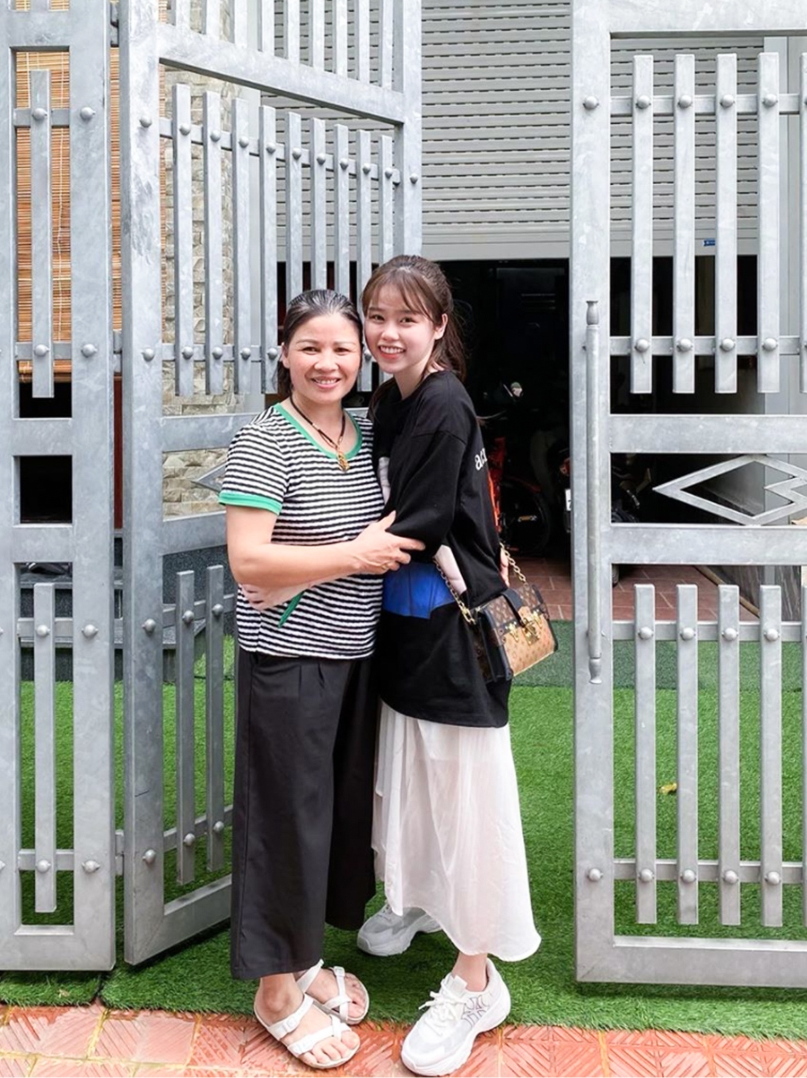 ban gai quang hai anh 1