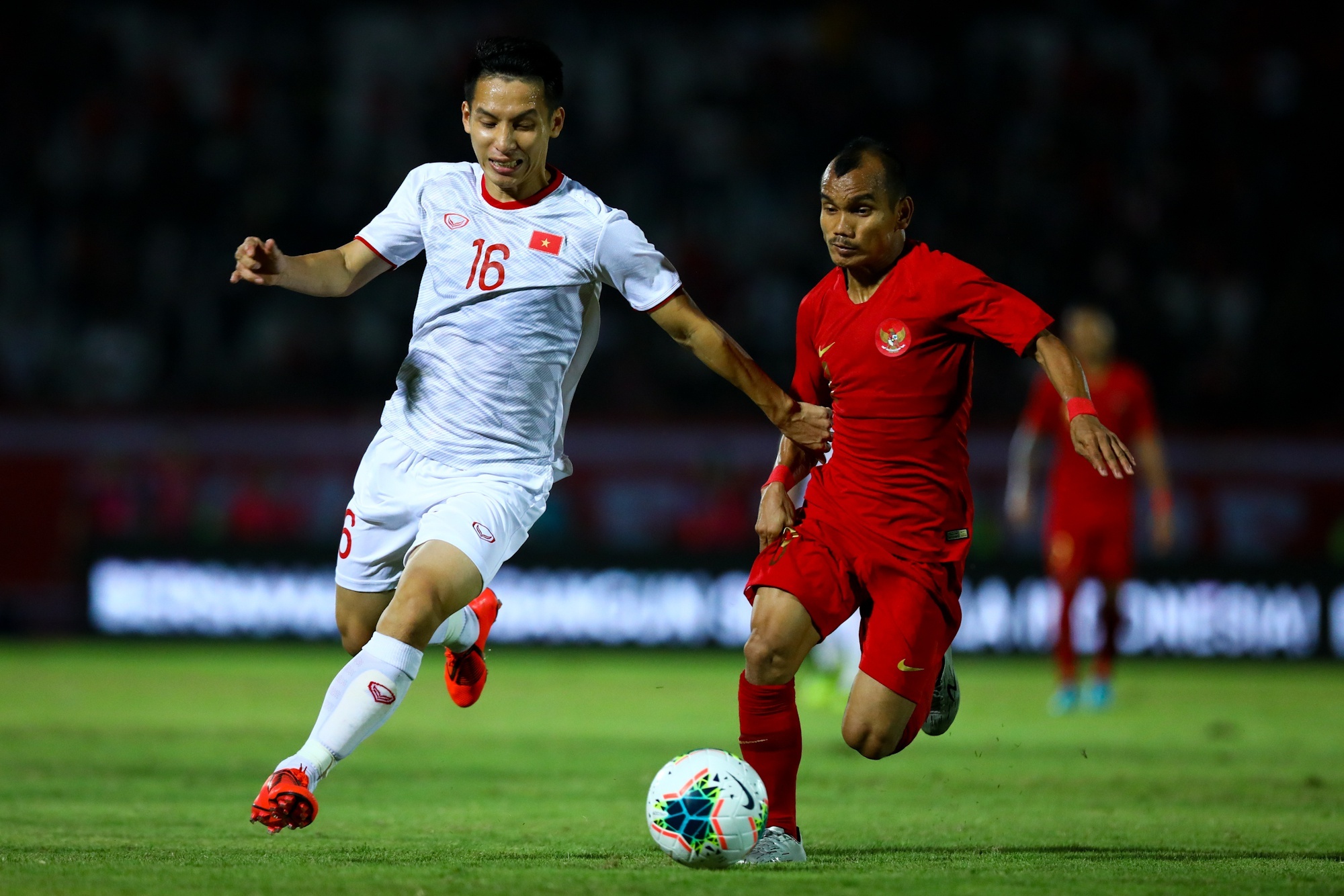 ban gai quang hai anh 4