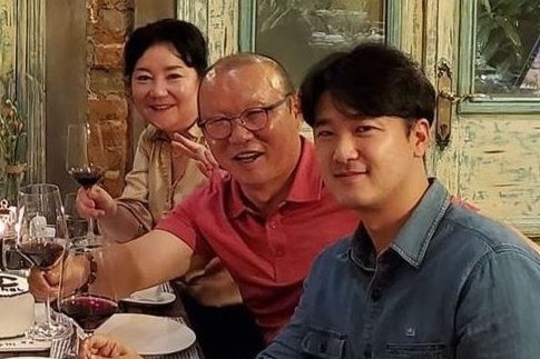 HLV Park cuoi tuoi trong tiec sinh nhat dong nghiep hinh anh