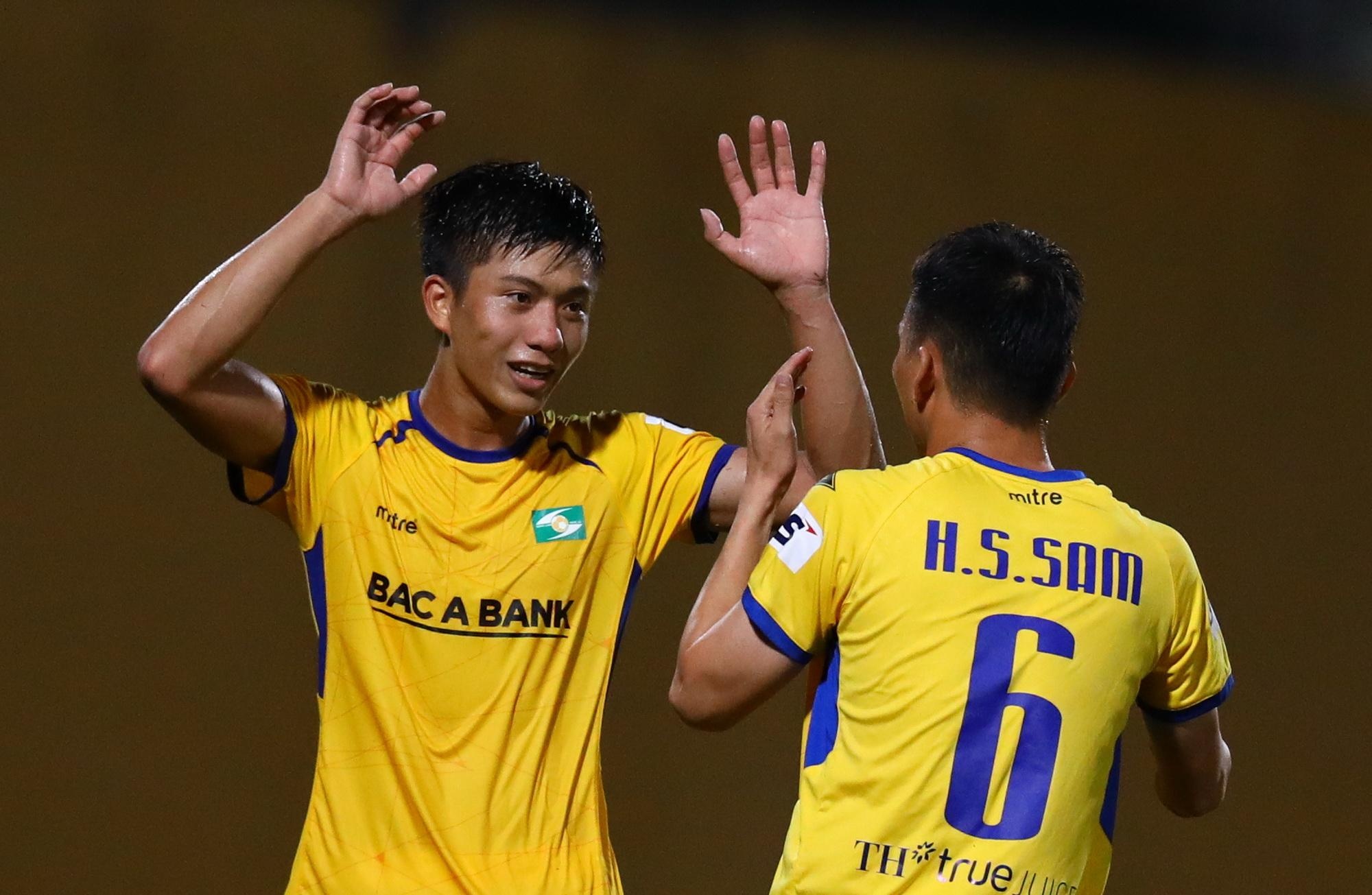 Cau thu SLNA an mung cam xuc sau tran thang CLB Ha Noi hinh anh