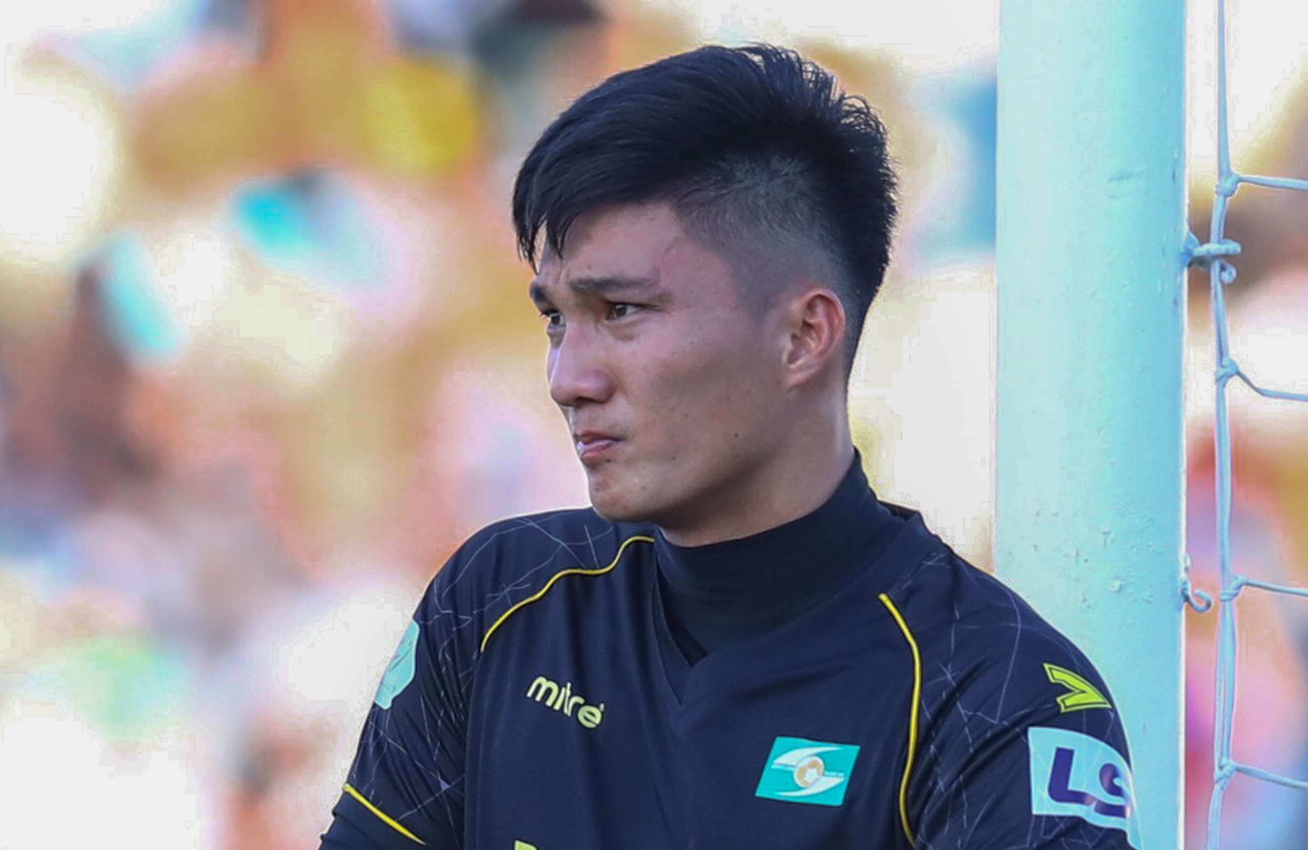 HLV SLNA noi gi khi hang thu manh nhat V.League sup do? hinh anh