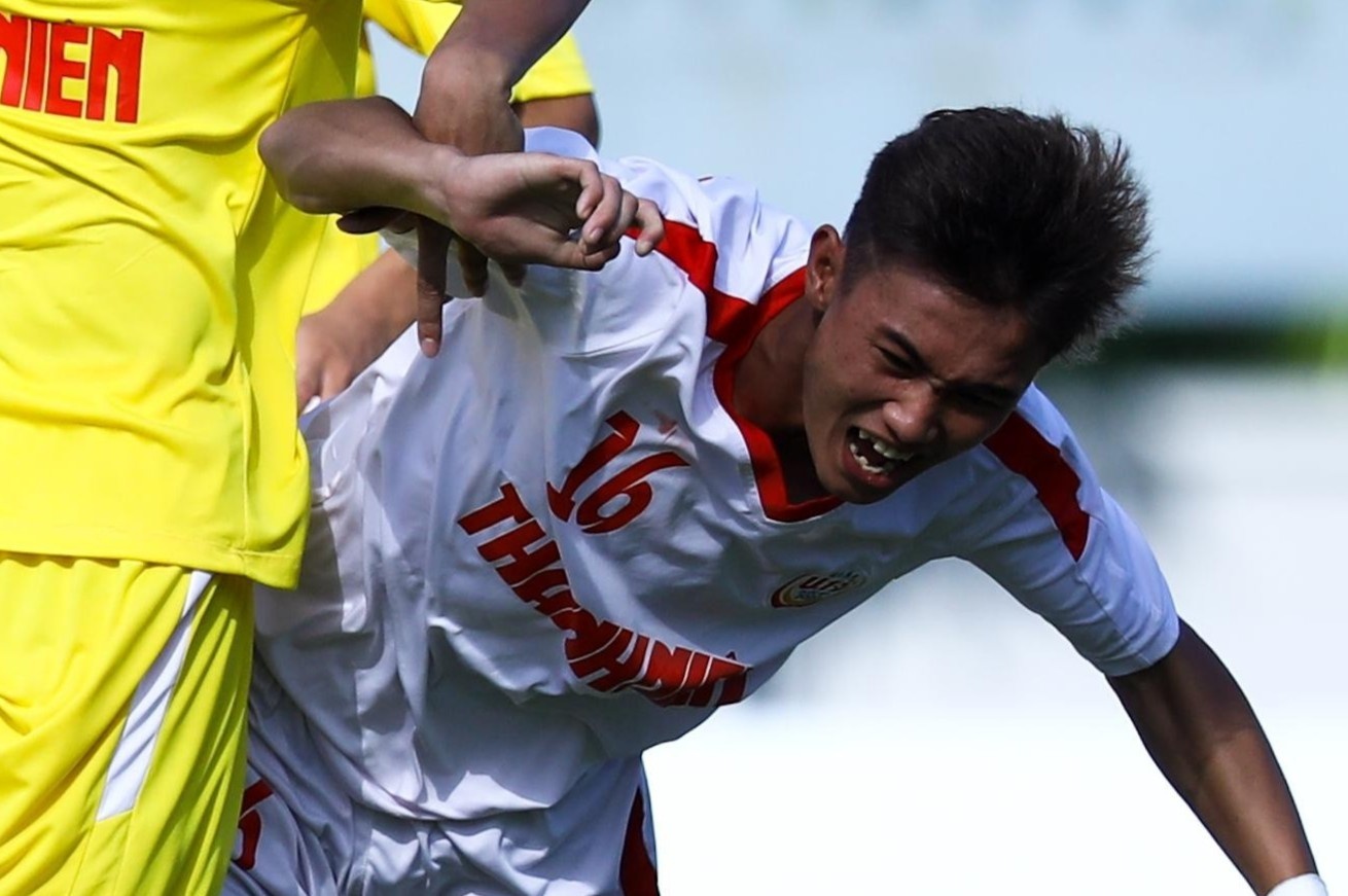 Doi phuong lien tuc pham loi vi ky thuat cua cau thu U19 HAGL hinh anh