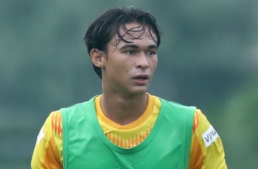 Tieu Exal doat bong giup doi nha ghi ban hinh anh