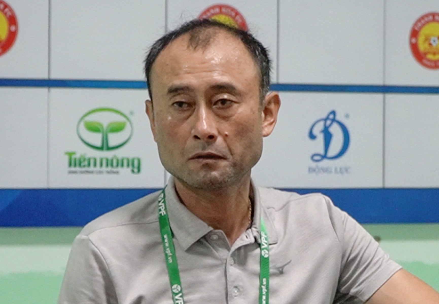 Cuu HLV HAGL bi doi bong Campuchia sa thai hinh anh