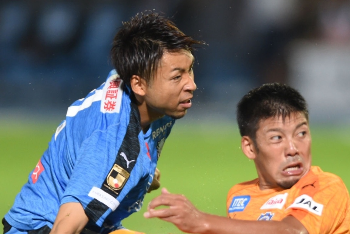 Hai ban thang o J.League tai hien pha 'nga ban den' cua Ronaldo hinh anh