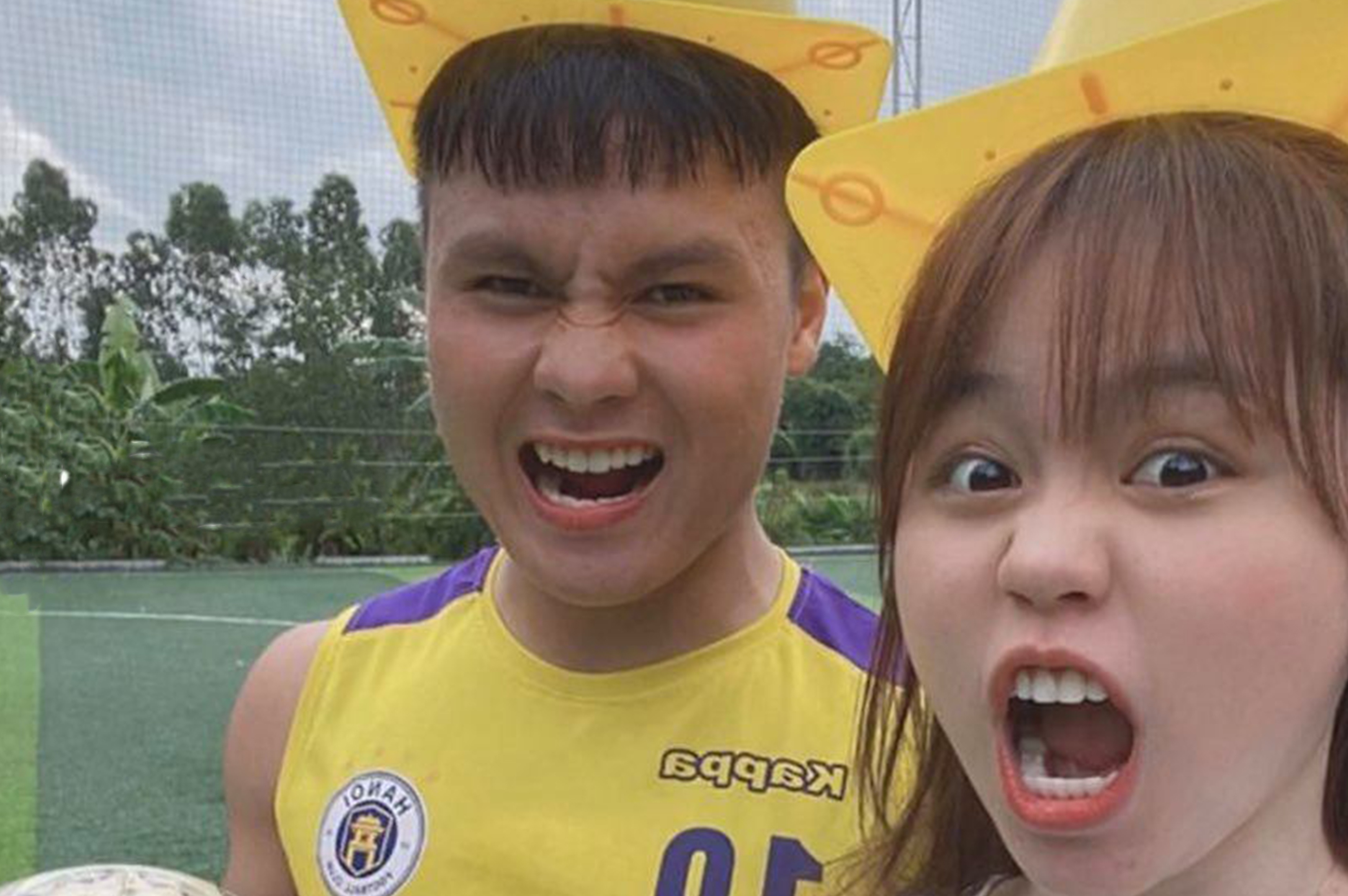 Huynh Anh lam tro ly cho buoi tap cua Quang Hai hinh anh