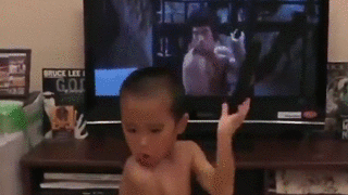 Cau be nguoi Nhat Ban gay chu y voi video mua con hinh anh