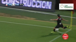 Cau thu ghi sieu pham tu cham phat goc o Costa Rica hinh anh