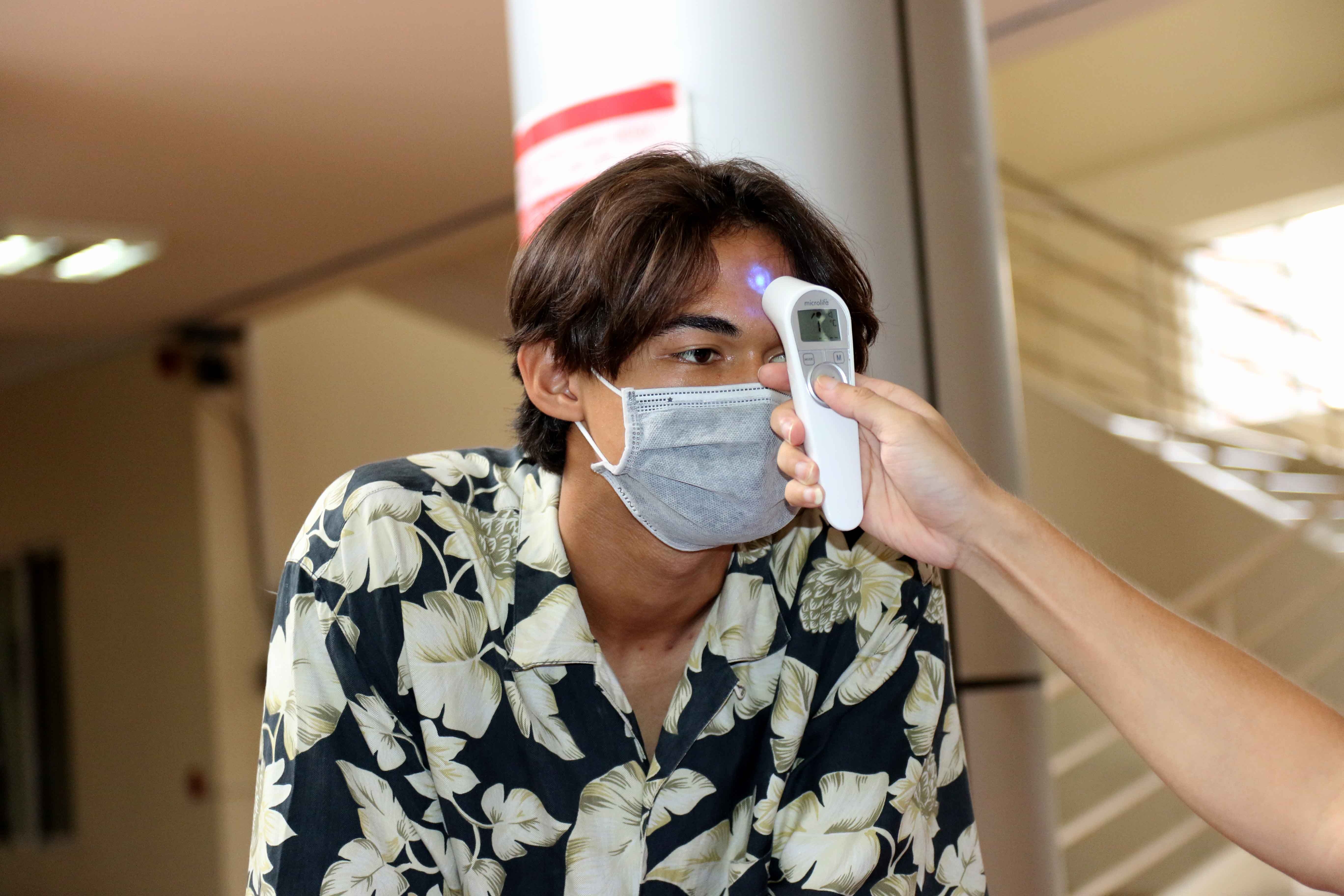 HLV Park cung U22 Viet Nam kiem tra y te ngay hoi quan hinh anh