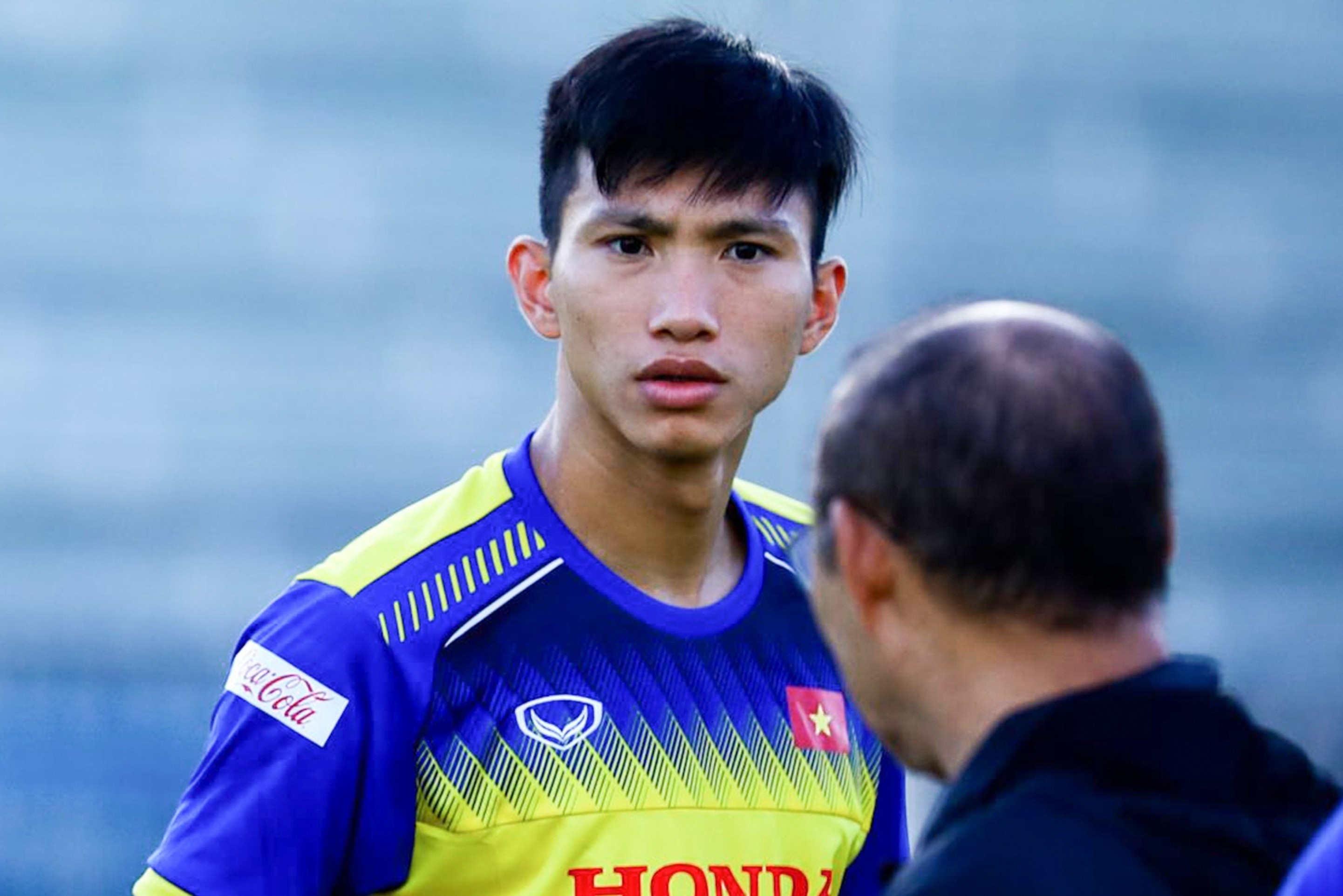 Bao Indonesia: 'Viec FIFA lui lich khien tuyen Viet Nam roi boi' hinh anh