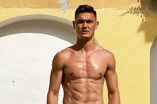 Than hinh co bap cua thu mon goc Viet Patrik Le Giang hinh anh