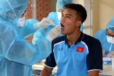 U19 Viet Nam hoi quan, thuc hien xet nghiem Covid-19 hinh anh