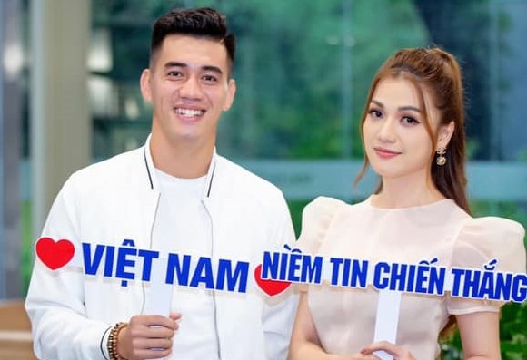 Nguyen Tien Linh va nhung cau thu gap rac roi vi ban quyen hinh anh hinh anh