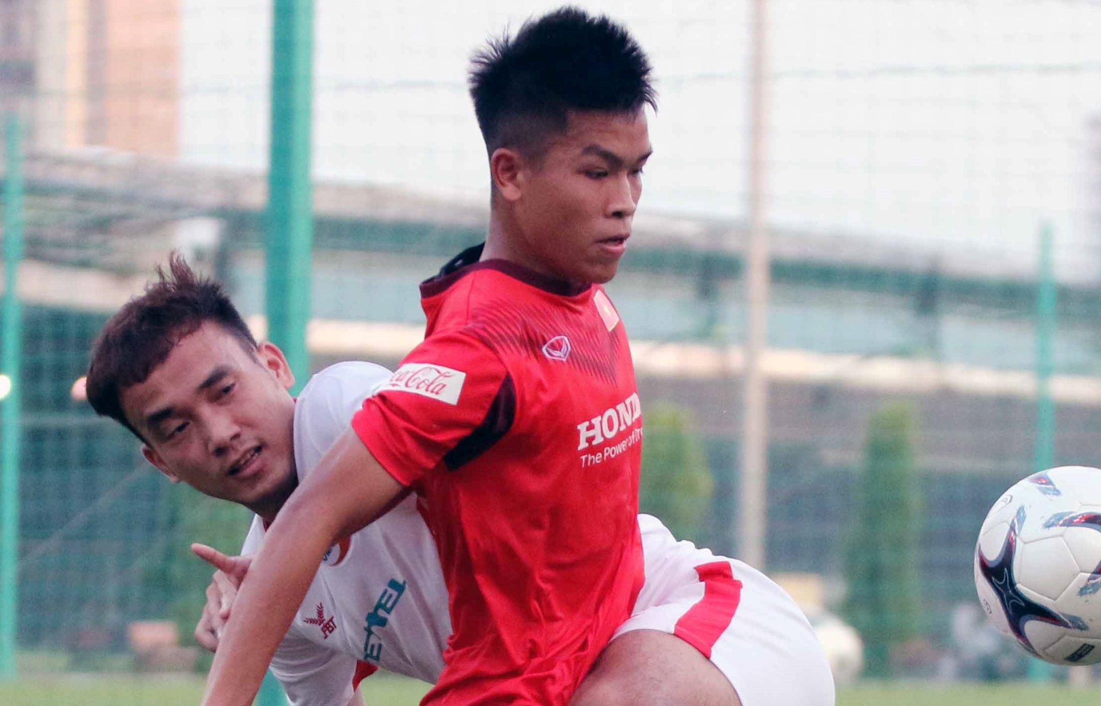 Nhieu doi da giao huu truoc ngay V.League tro lai hinh anh