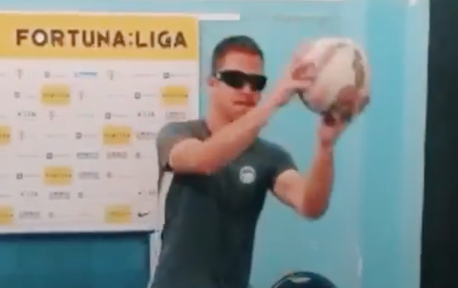 Filip Nguyen deo kinh den tap luyen hinh anh