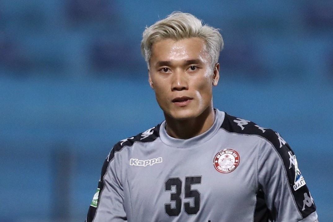 HLV Chung bao ve Bui Tien Dung sau that bai 1-5 hinh anh