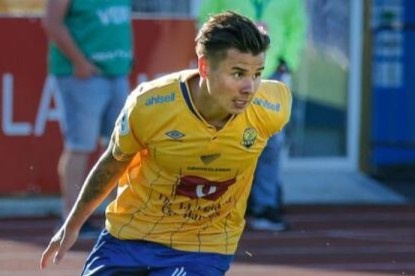 Alexander Dang toa sang trong mau ao doi bong moi hinh anh