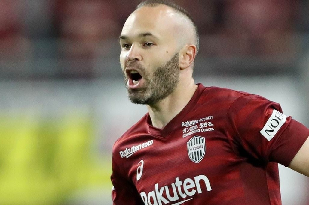 Iniesta ghi ban sau pha phoi hop kieu Tiki-taka hinh anh