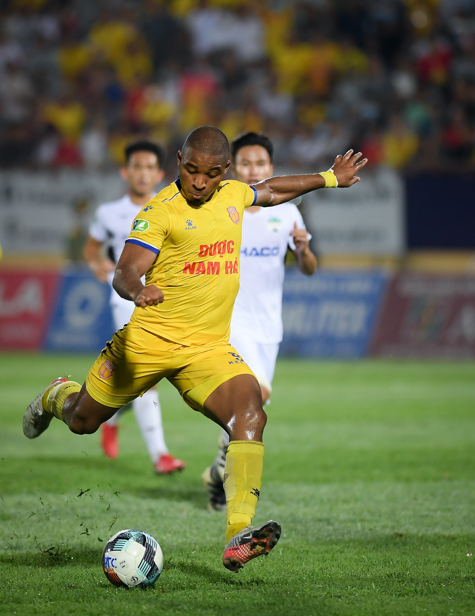 tien dao ngoai v.league anh 7