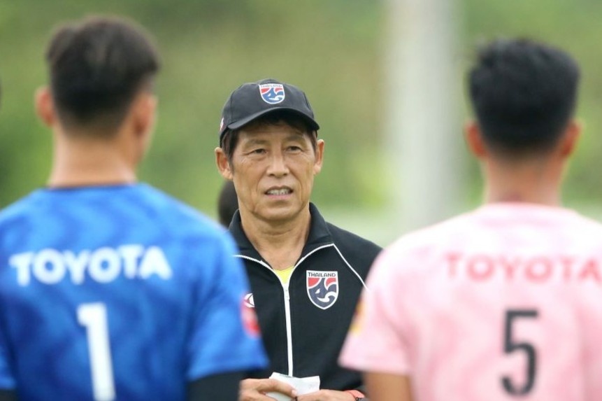 Tuyen Thai Lan da giao huu voi CLB hang Nhi hinh anh