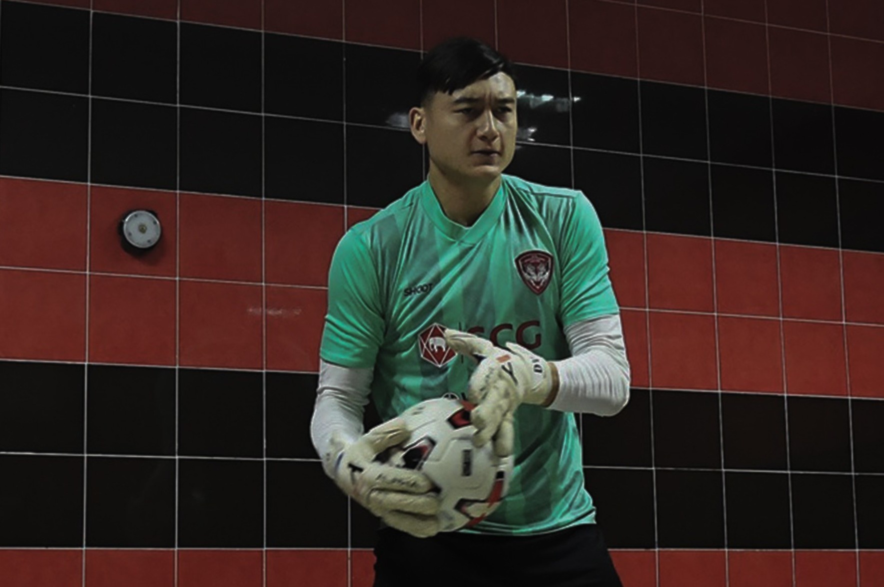 Dang Van Lam tap voi HLV thu mon hang dau chau A hinh anh