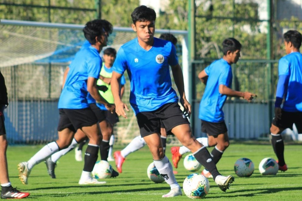 U19 Indonesia o lai chau Au tap huan them mot thang hinh anh