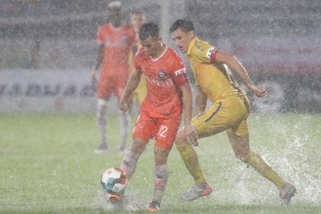 HLV Huynh Duc: 'Hai doi nghich mua chu co da bong dau' hinh anh