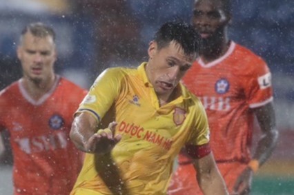 Do Merlo choi lan xa khi da hau ve hinh anh