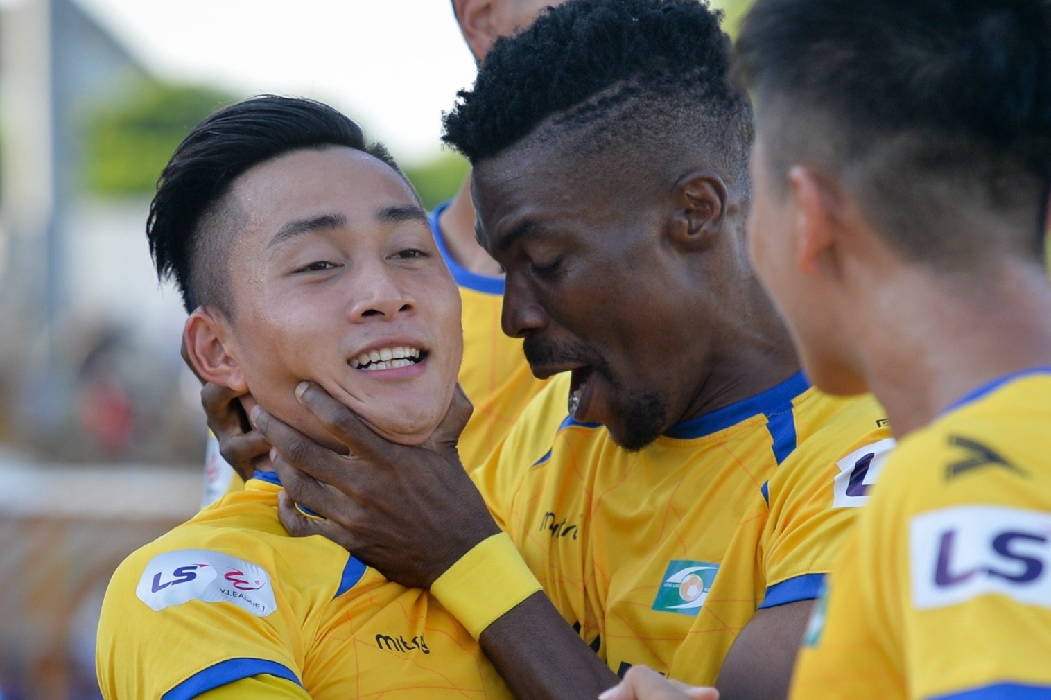 Ho Tuan Tai dau quan cho CLB Da Nang hinh anh