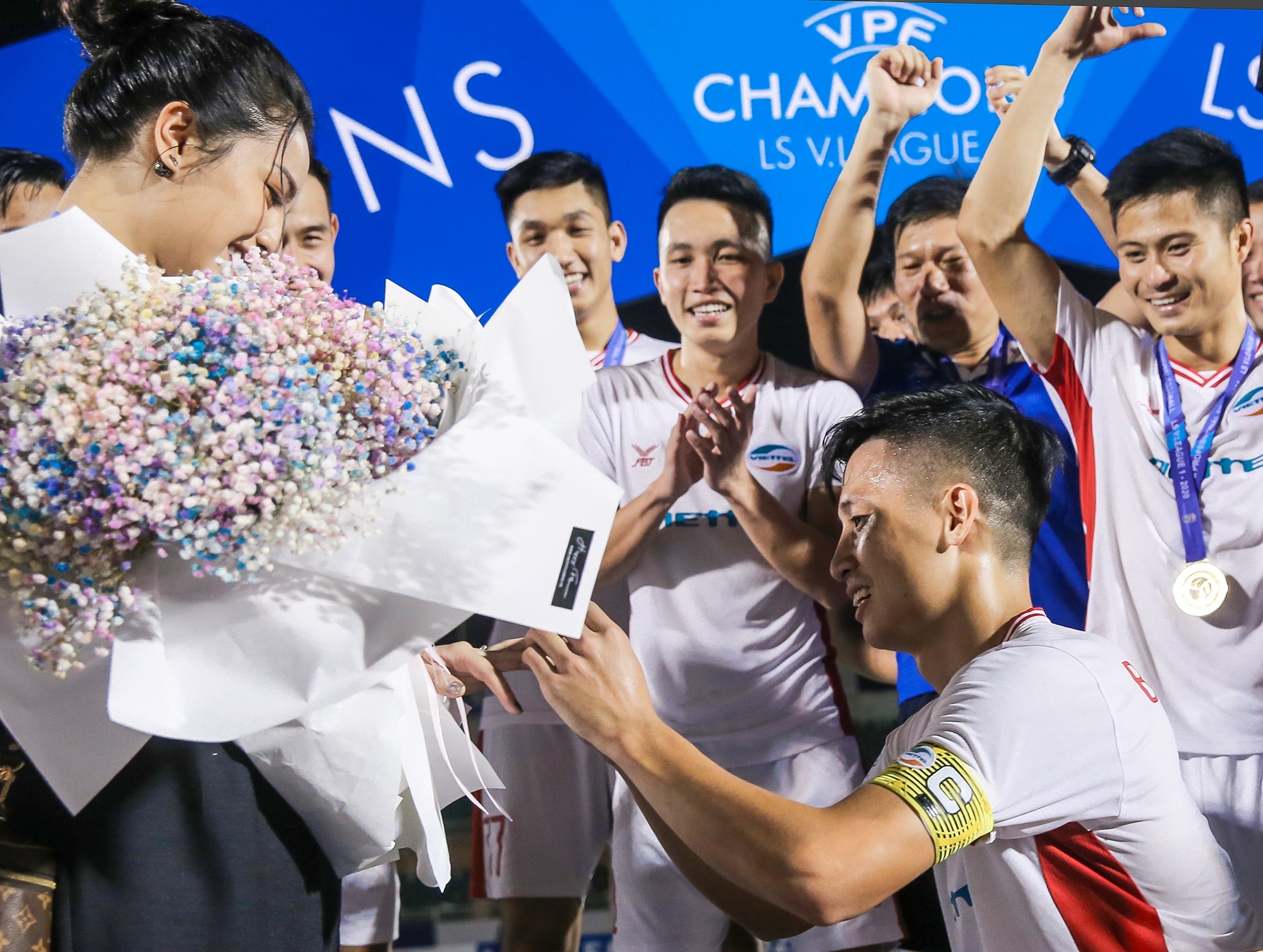 cong phuong cuoi vo anh 6