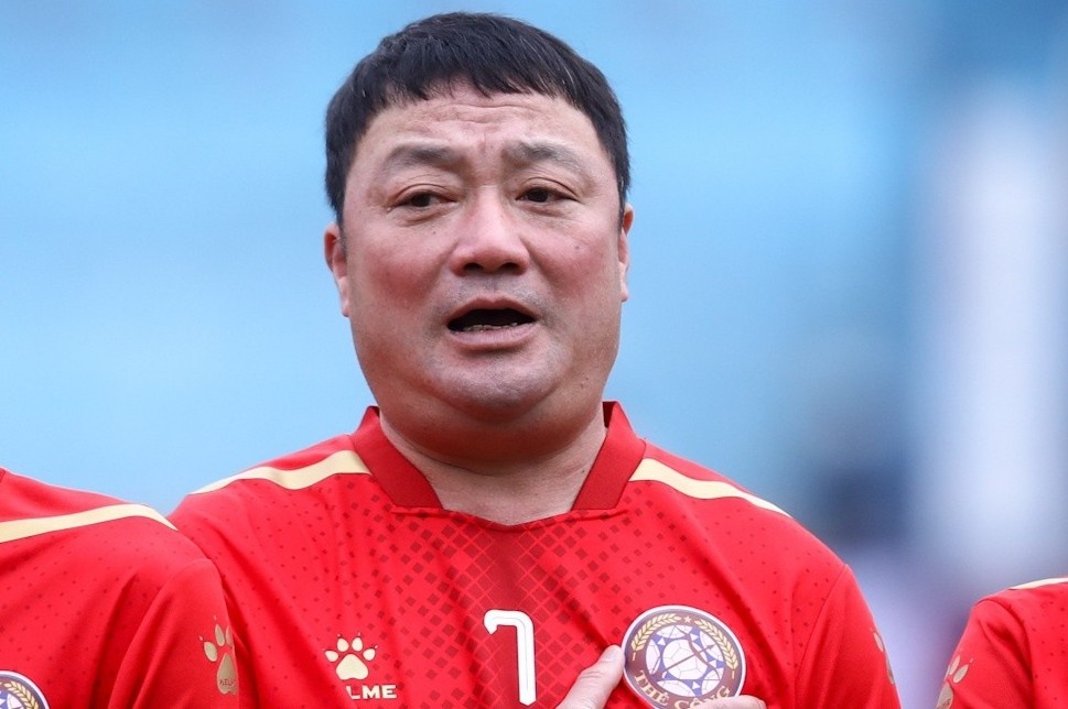 HLV Truong Viet Hoang: 'Ai cung muon doi dau Kiatisak' hinh anh