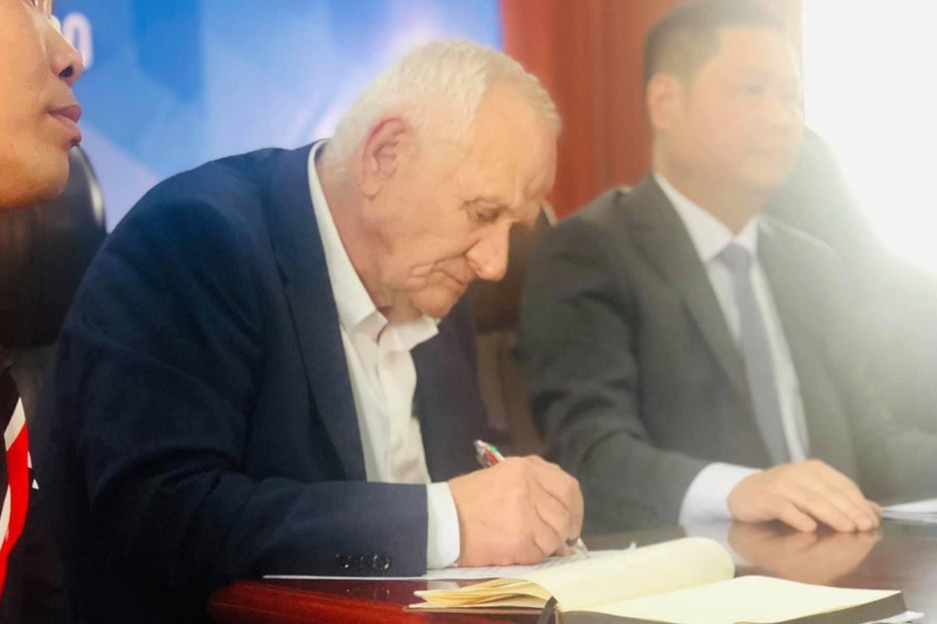 HLV Ljupko Petrovic ra mat CLB Thanh Hoa hinh anh