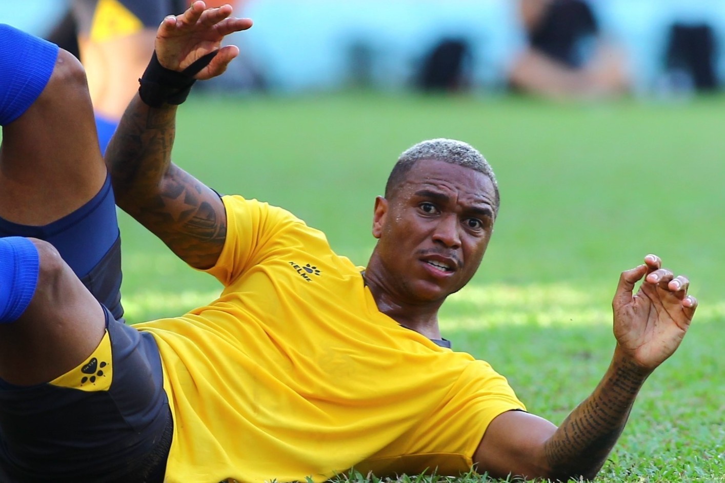 CLB Nam Dinh chia tay ngoai binh Felipe Martins hinh anh