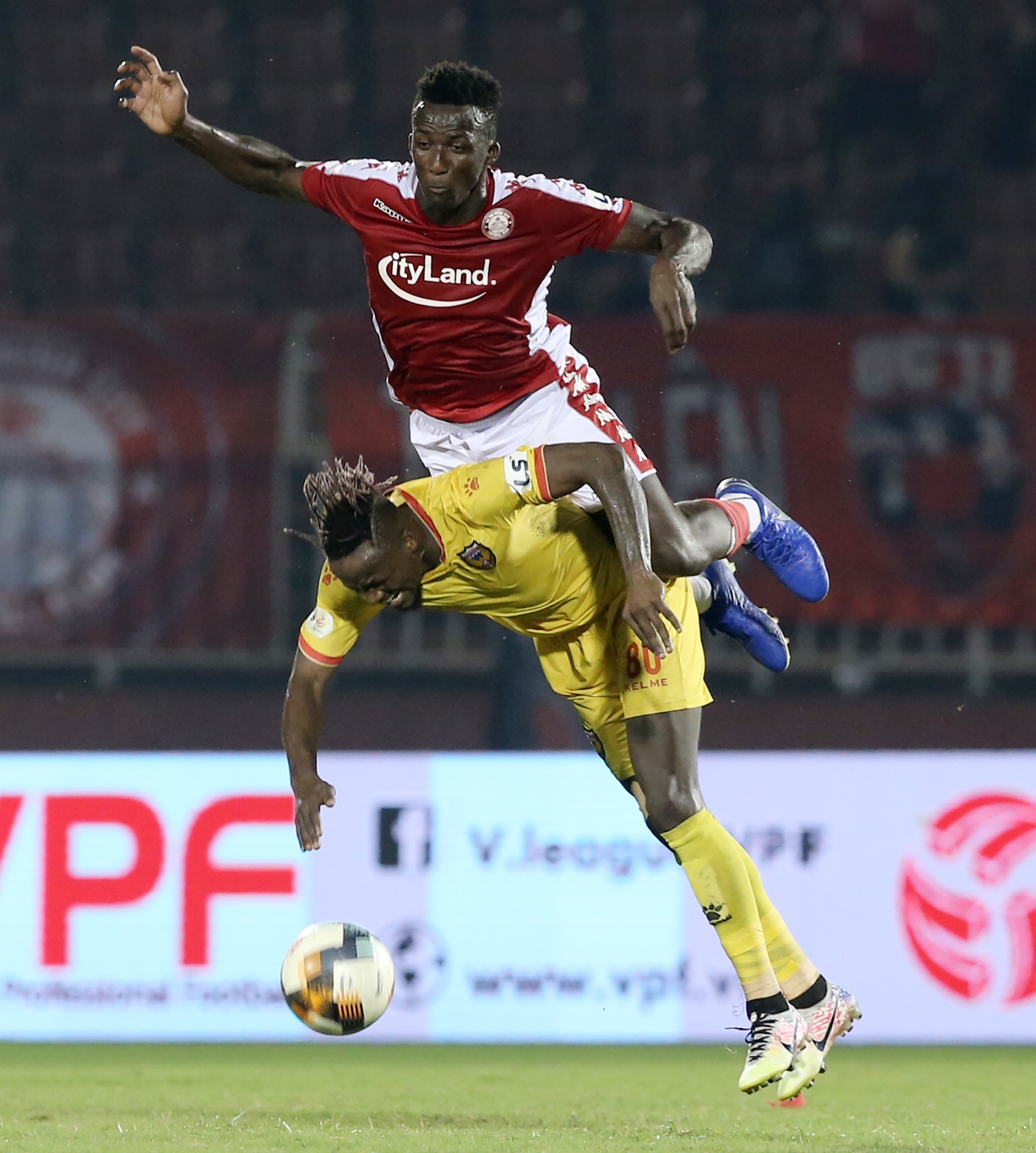 nhung ngoai binh that nghiep v.league anh 3