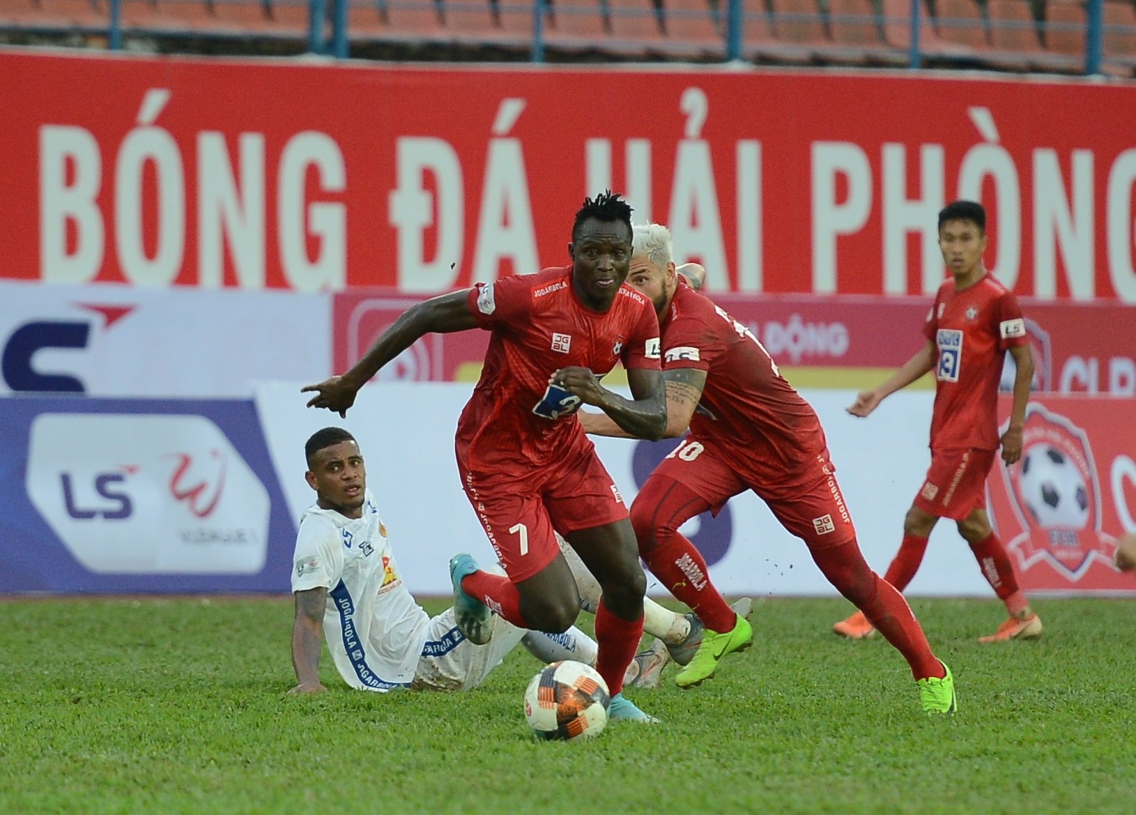 nhung ngoai binh that nghiep v.league anh 2