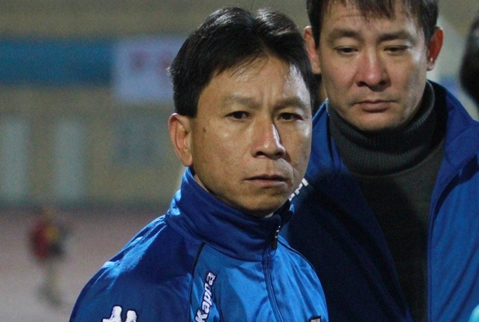 HLV Van Sy Son nhan loi dan dat doi hang Nhat hinh anh