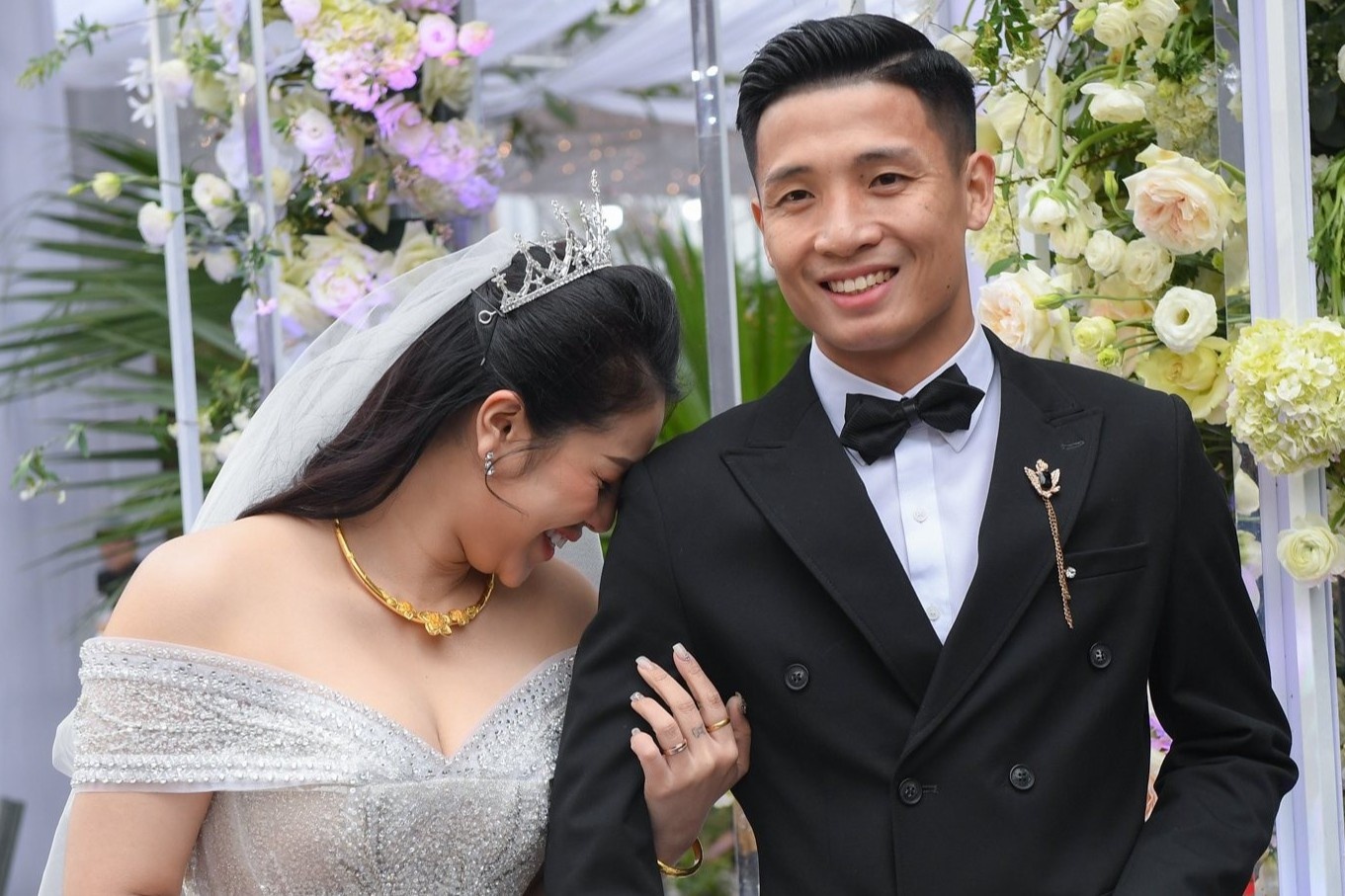 Tiec cuoi cua vo chong Bui Tien Dung duoi thoi tiet 8 do C hinh anh