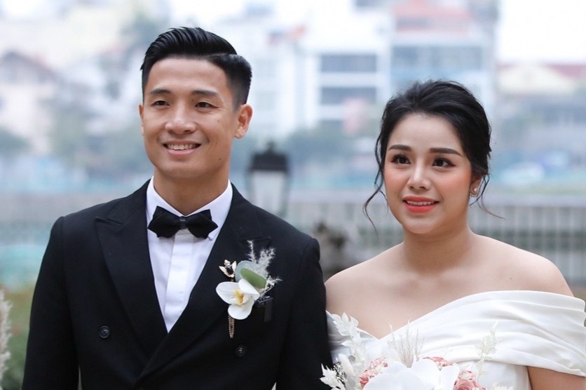 HLV Park chuc phuc vo chong Bui Tien Dung hinh anh