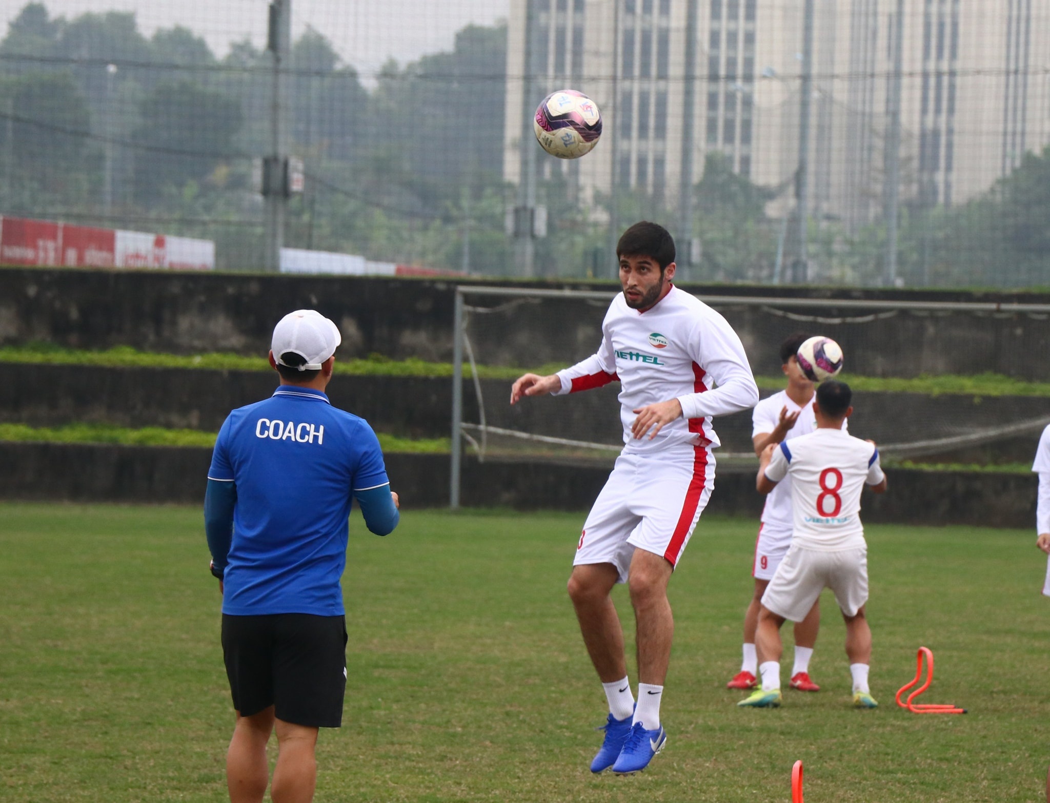 tuyen thu uzbekistan gia nhap viettel anh 1