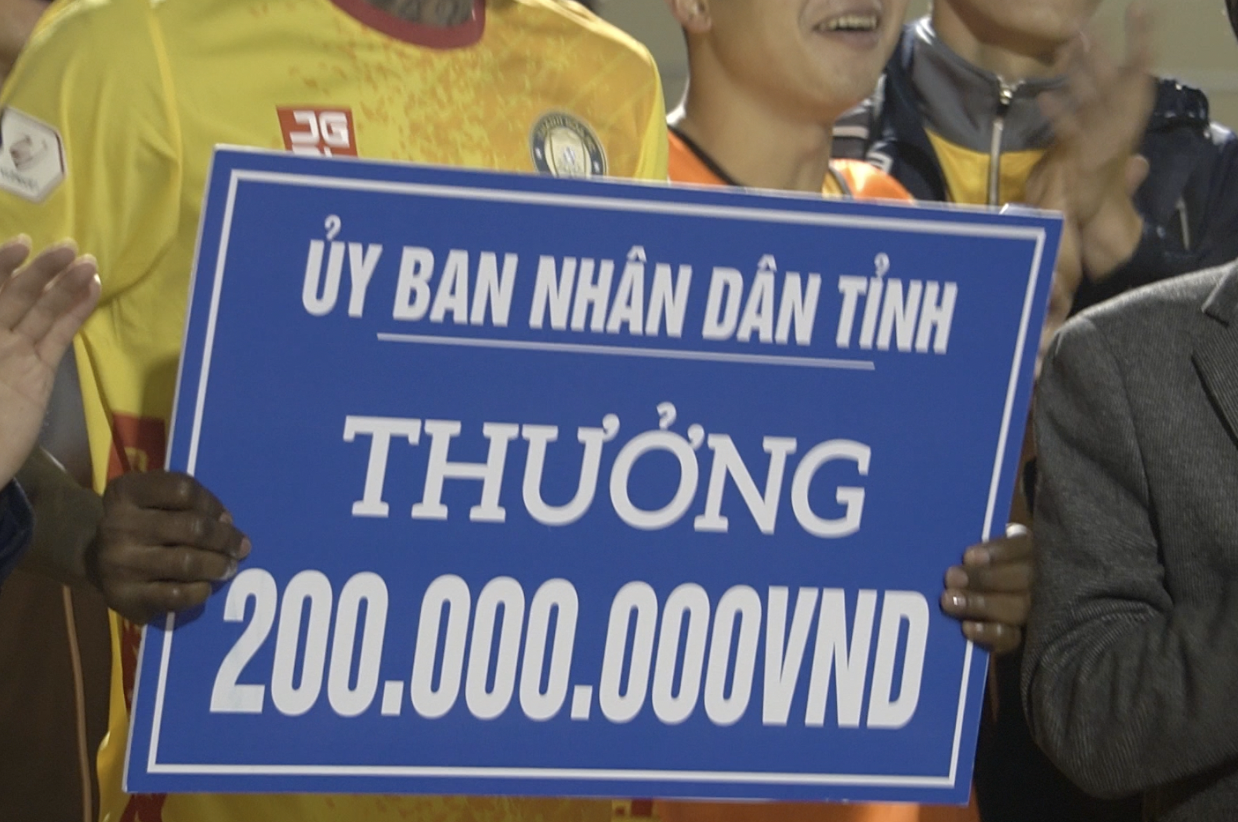 CLB Thanh Hoa nhan 200 trieu dong tien thuong sau tran thang Nam Dinh hinh anh