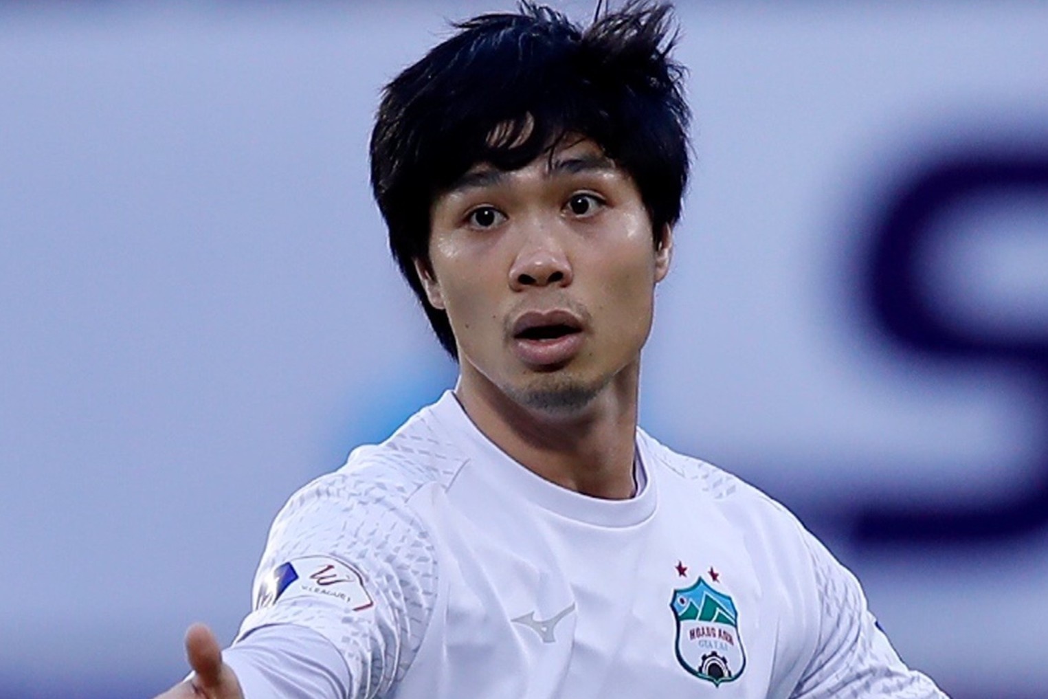 Tran HAGL - Binh Dinh bi hoan hinh anh